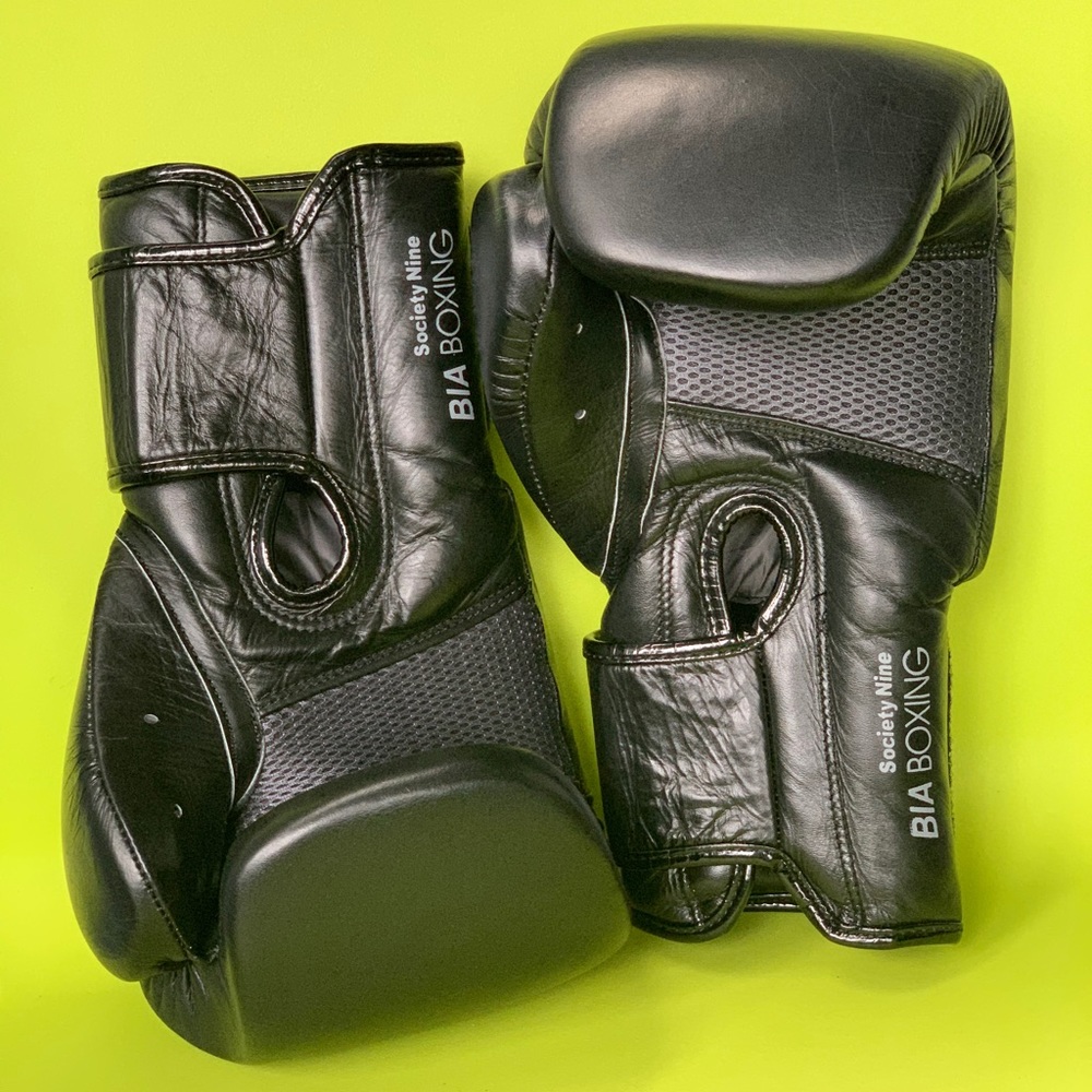 Women’s Society Nine Black 16 oz Bia Boxing Gloves